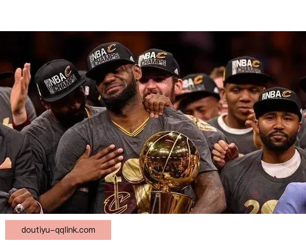 NBA总决赛第四场激战回顾 关键时刻决定冠军归属